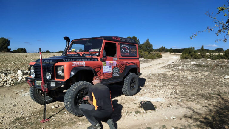 El equipo La Mina Competición se retira del Rally de Cuenca tras sufrir sendos pinchazos cuando disputaban la primera etapa