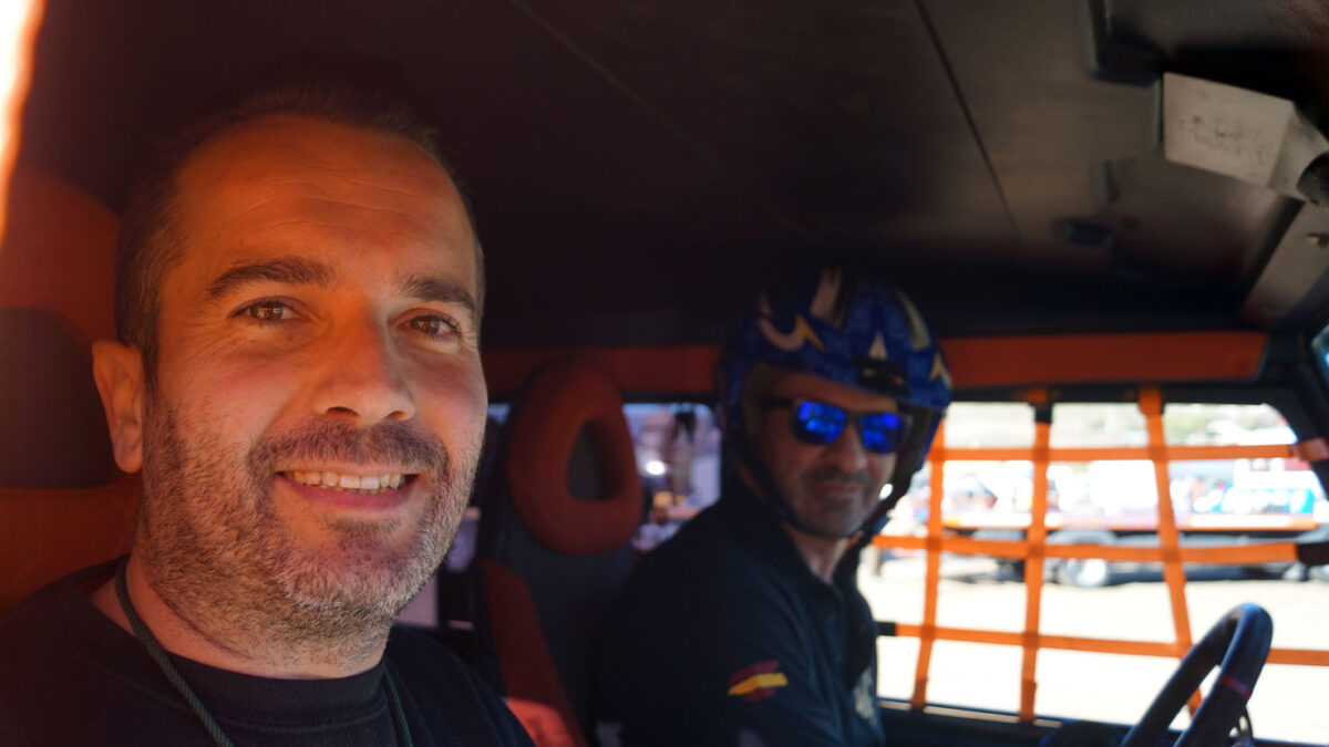 Izquierda, Carlos Ruiz, copiloto La Mina Competición, derecha, Salvador Moral, piloto del equipo.