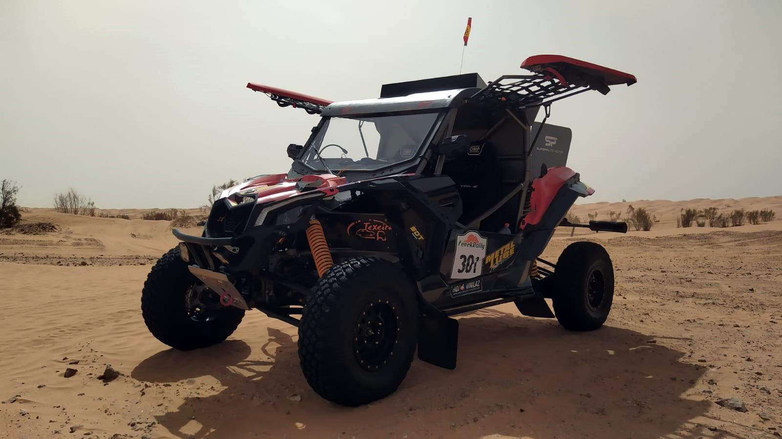 Buggy del equipo en las dunas de Túnez.