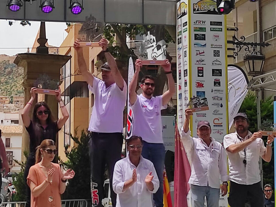 Salvador Moral y Samuel García en el podio de la Baja Lorca 2022.