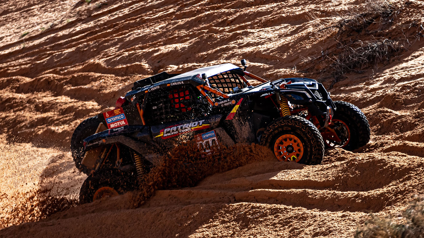 En la cuarta etapa del Dakar el equipo Patriot Racing Team ha podido disfrutar de la conducción en dunas.