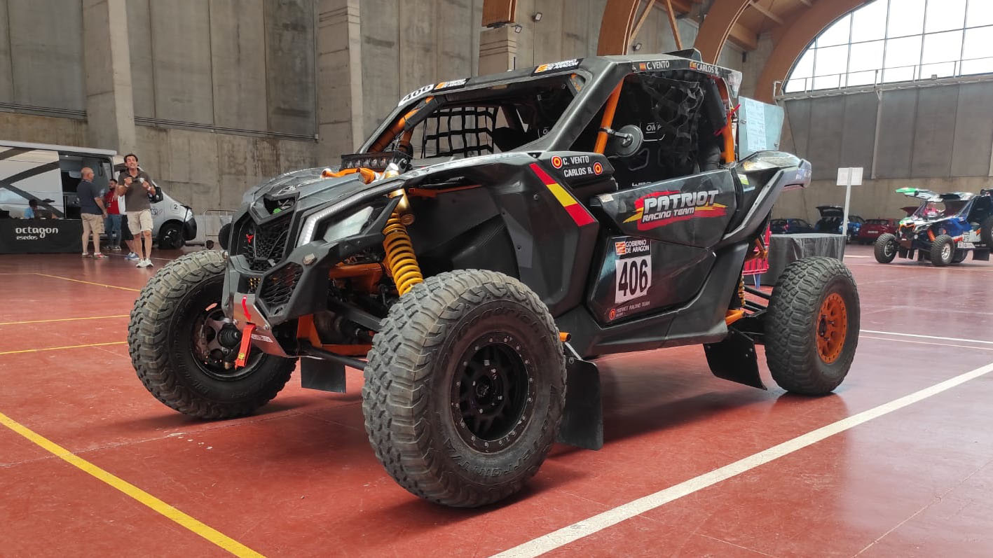 Buggy de equipo Patriot Racing Team en las verificaciones de la Baja España Aragón 2023.